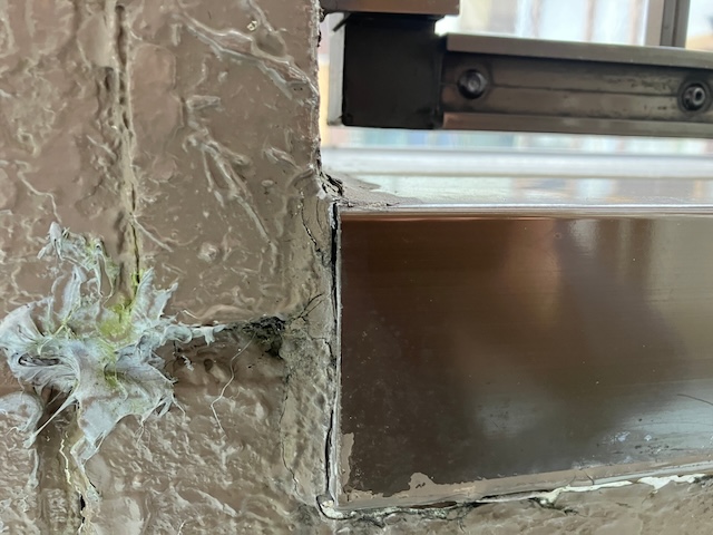 水の逃げ場がないコーキング